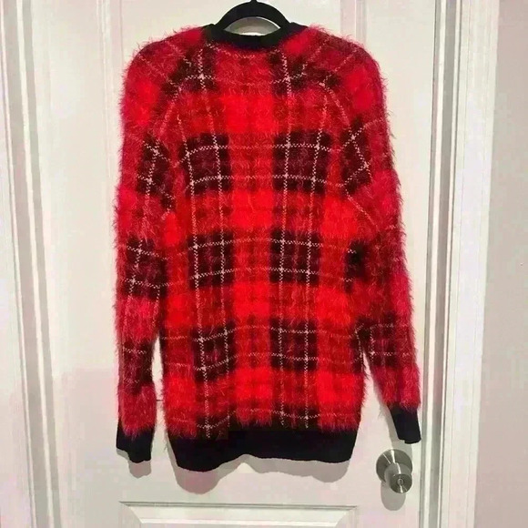 Forever 21 oversized sweater. SUPER soft m, fuzzy, and comfy! Plaid with yellow. - Picture 4 of 4